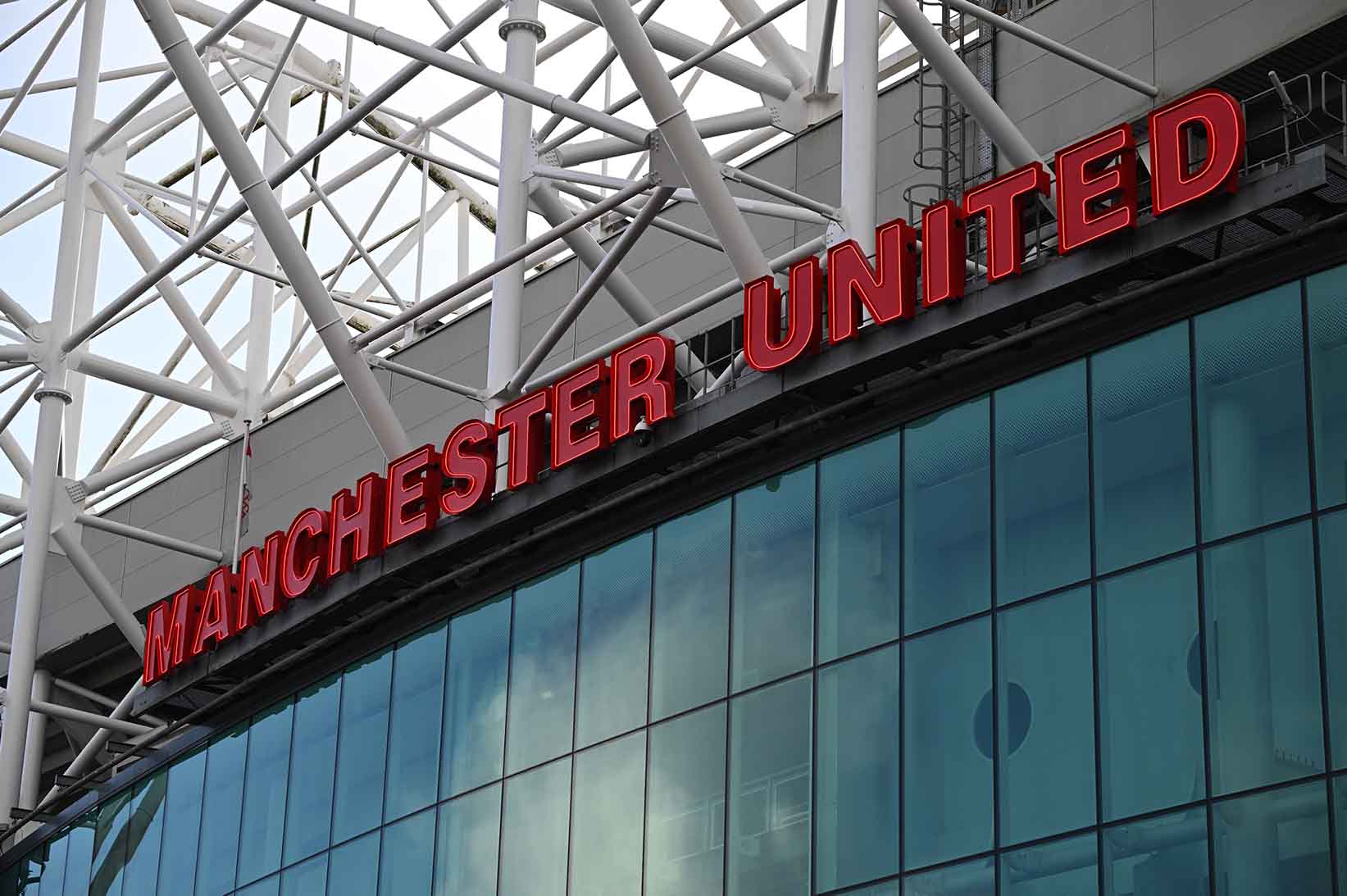 Man United se prepara para despedir a cientos de personal. Foto: AFP