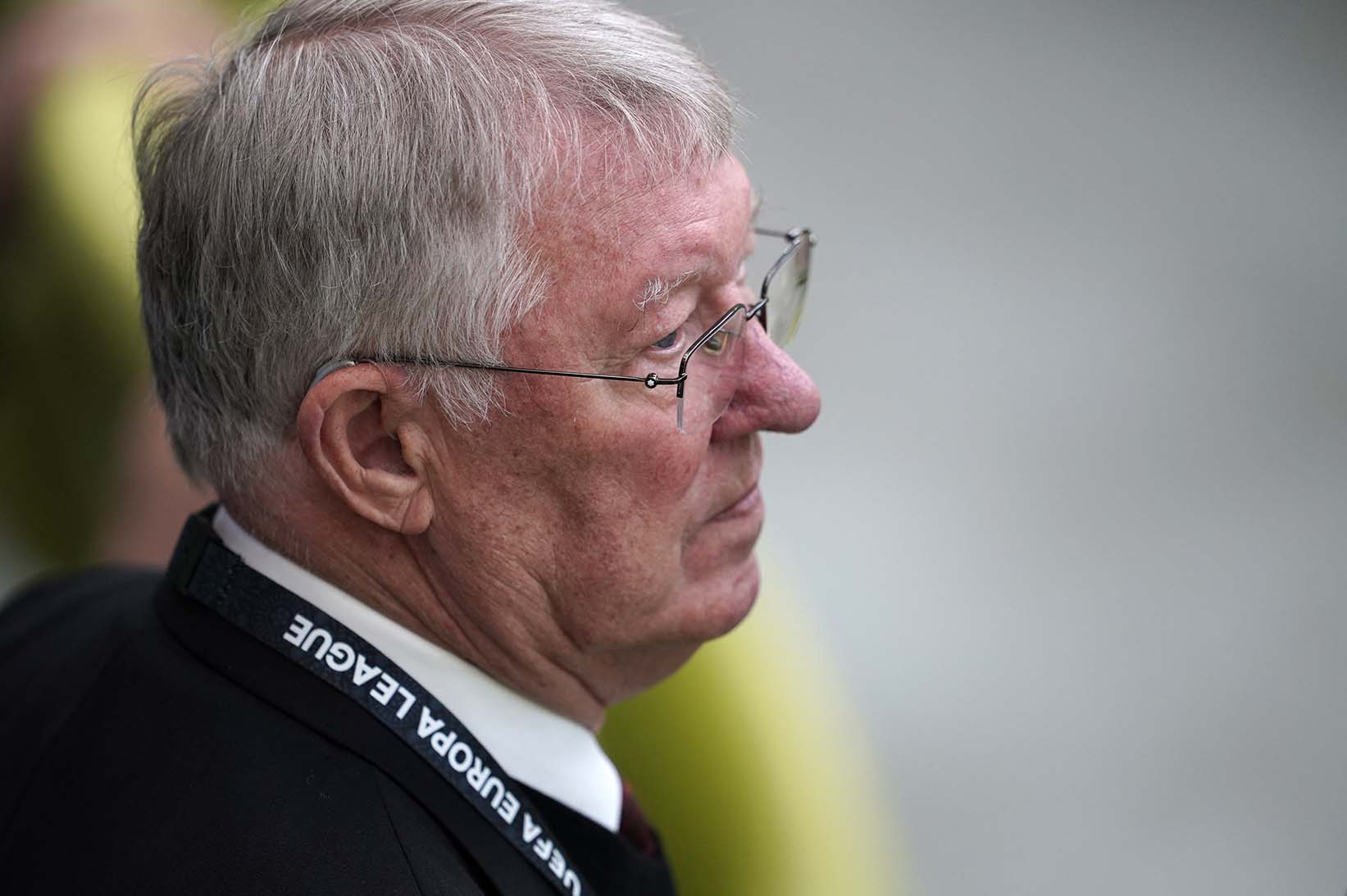 Khong chi cac nhan vien va cau thu, hop dong dai su cua Sir Alex Ferguson cung bi cat giam. Sau tran chung ket Europa League, ong khong con nam vai tro nay nua. Anh: AFP