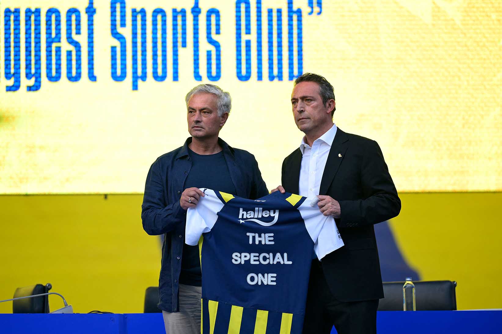 Ali Koc se danh cuoc tat ca nhiem ky vao Jose Mourinho. Anh: AFP