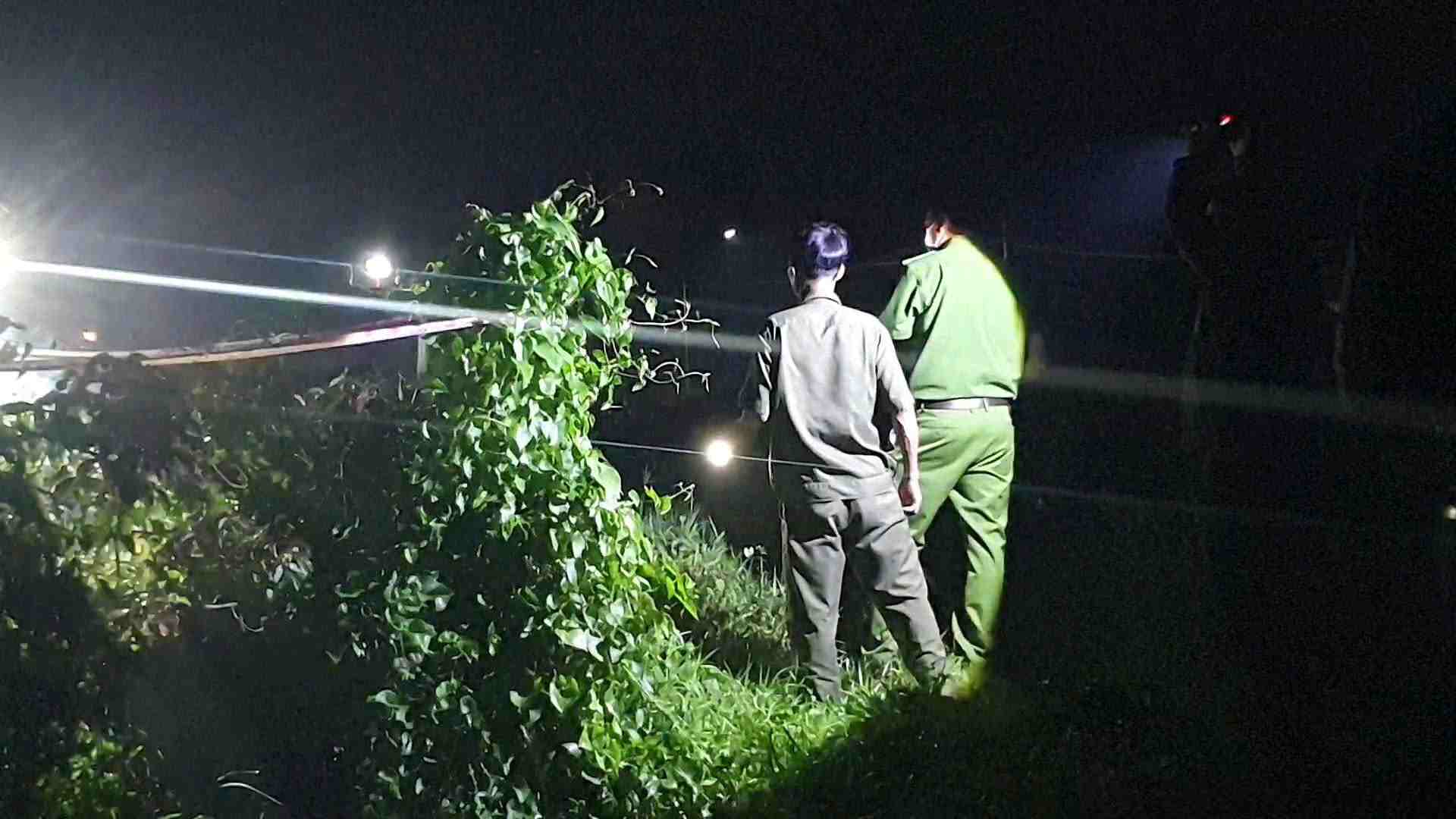 The scene of human skeletons discovered in Tan Uyen city, Binh Duong province. Photo: Dinh Trong