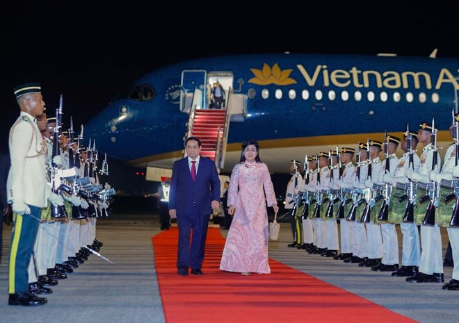Thủ tướng tới Kuala Lumpur, bắt đầu thăm Malaysia và dự các Hội nghị cấp cao