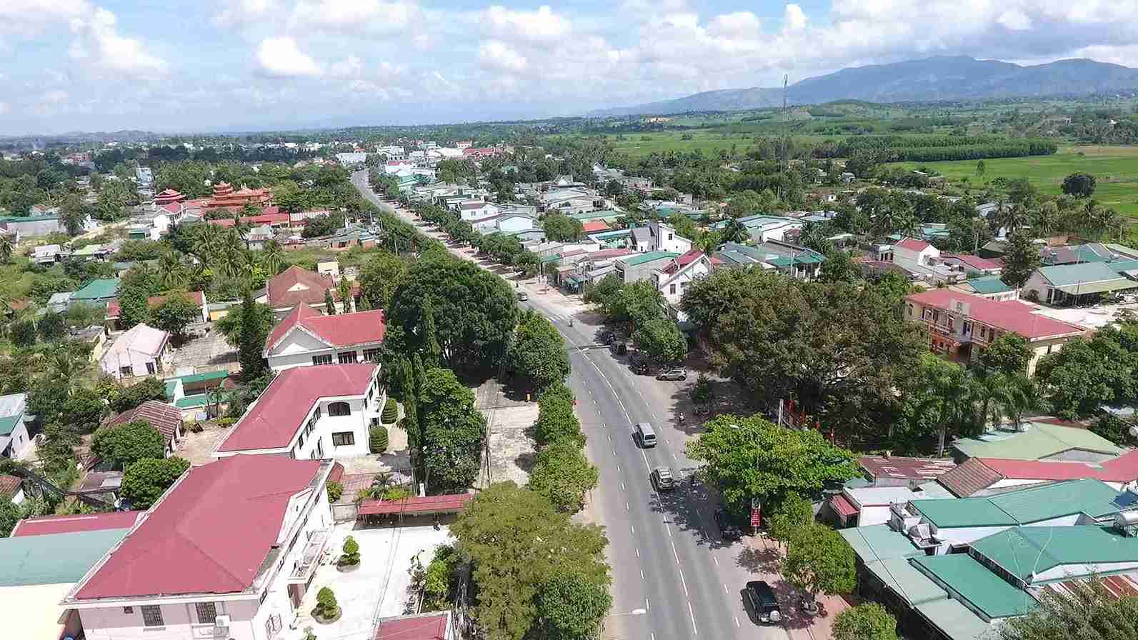 Co quan chuc nang huyen M'Dak luon danh nhieu nguon luc phan bo cho viec xoa doi giam ngheo vung dong bao dan toc thieu so. Anh: Thanh Tuan