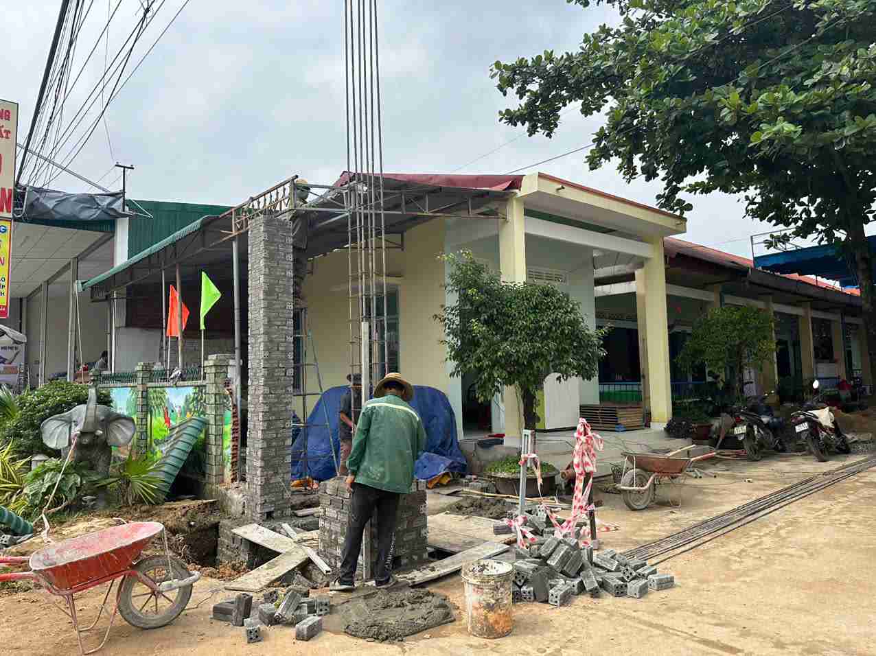Các công trình trường học ở địa bàn luôn được chính quyền quan tâm, dành nguồn lực tu sửa. Ảnh: Thanh Tuấn