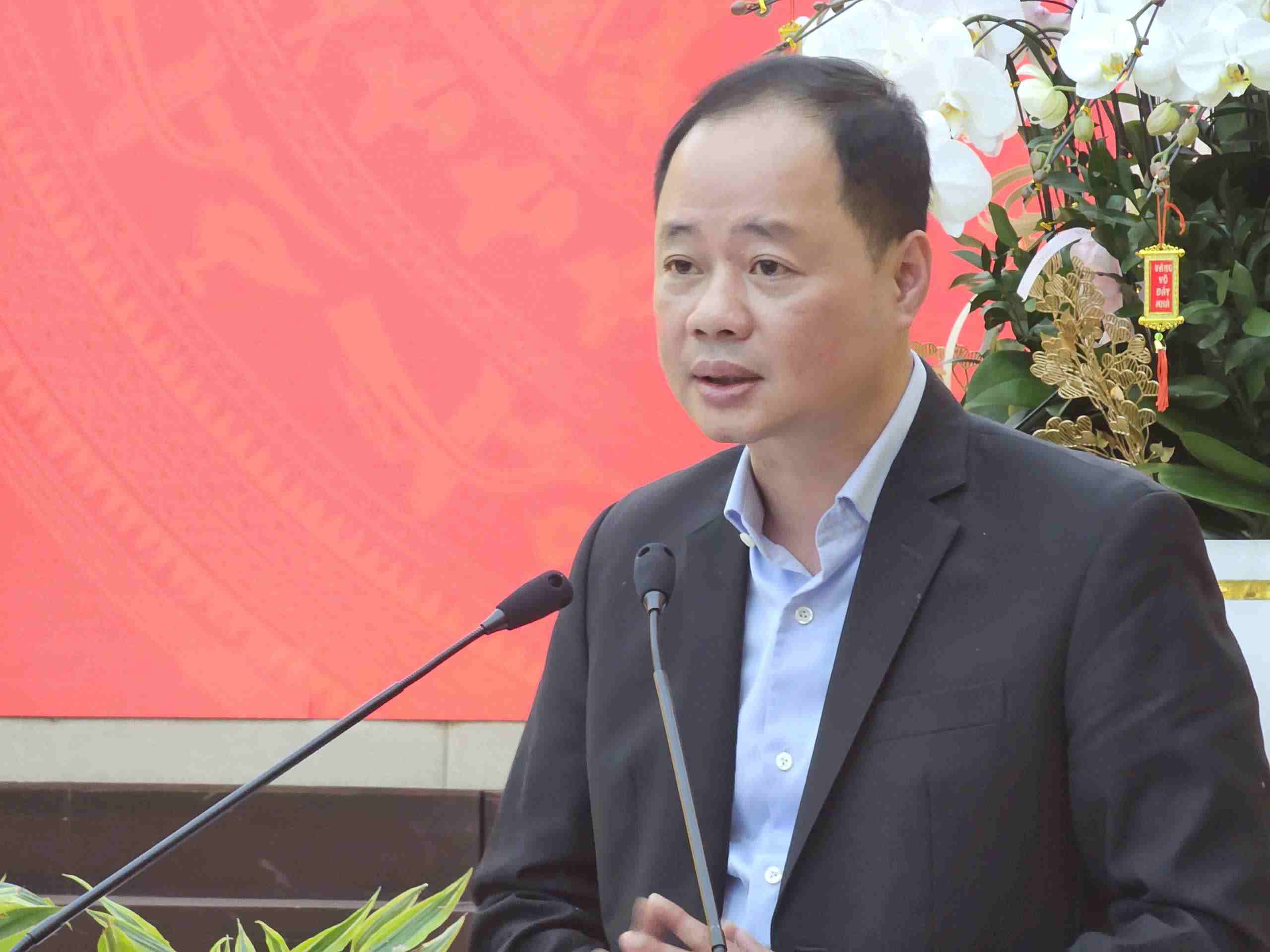 Chairman of the Provincial People's Committee Tran Hong Thai has just signed a Decision to award the "For the cause of building and developing Lam Dong province" medal to 5 individuals. Photo: Bao Lam