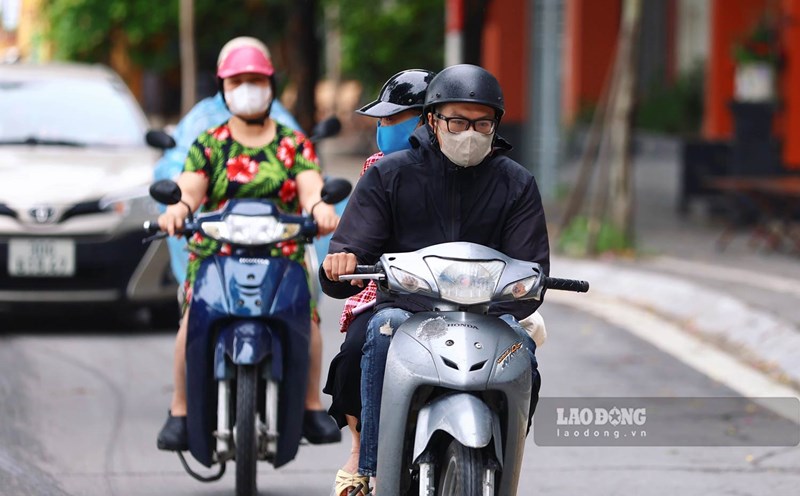 Hanoians suddenly shudder when the weather turns cold in the middle of summer