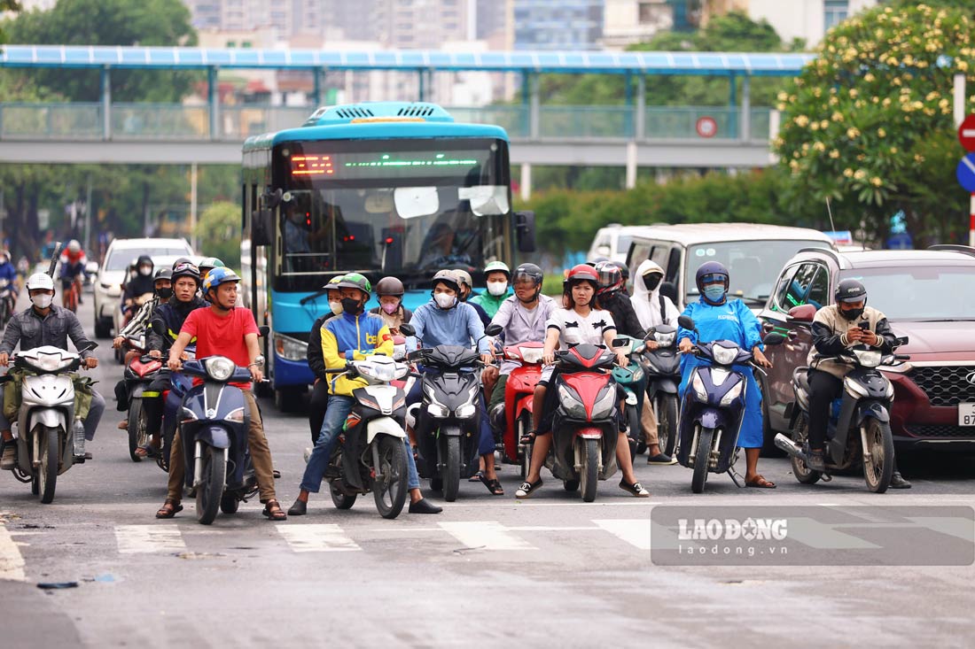 Theo Trung tam Du bao Khi tuong Thuy van Quoc gia, dot khong khi lanh tran ve mien Bac vao ngay 13-15.5 gay mua dong va giam nhiet do tai khu vuc Dong Bac Bo va mot phan Tay Bac. Mien nui phia bac tro lanh, co noi ghi nhan muc nhiet xuong duoi 16 do C.