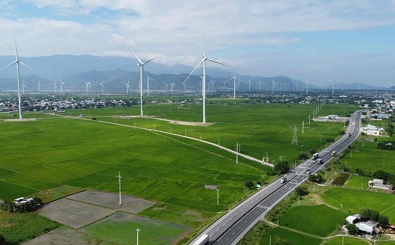 Many renewable energy projects in Ninh Thuan currently do not have an electricity price mechanism. Photo: Huu Long