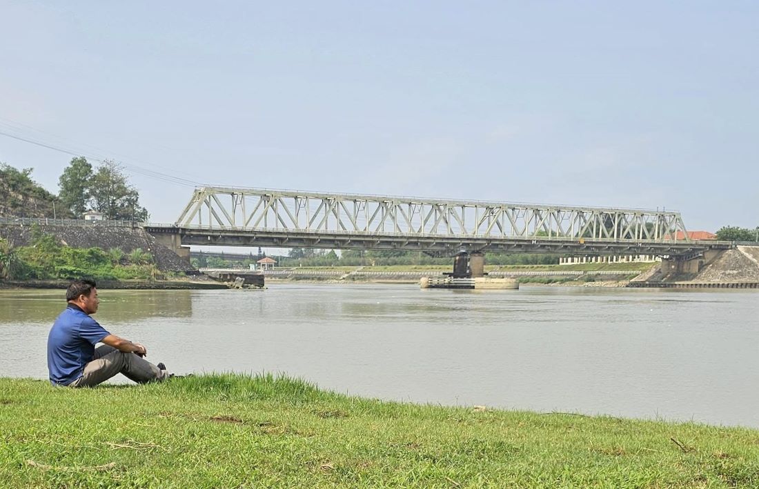 Men do not say everything, not lying to their wives but a way to overcome themselves. Photo: Tran Lam