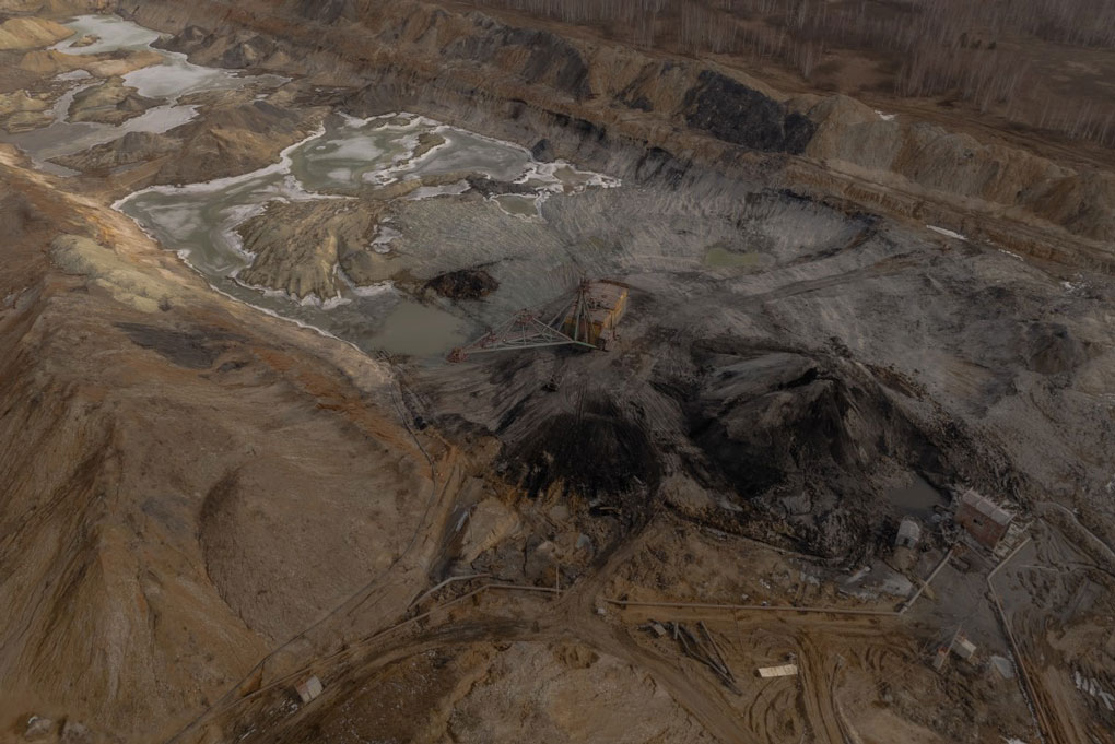 A scraper is operating in an open-pit titanium mine in Zhytomyr province (Ukraine), on February 28, 2025. Photo: AFP