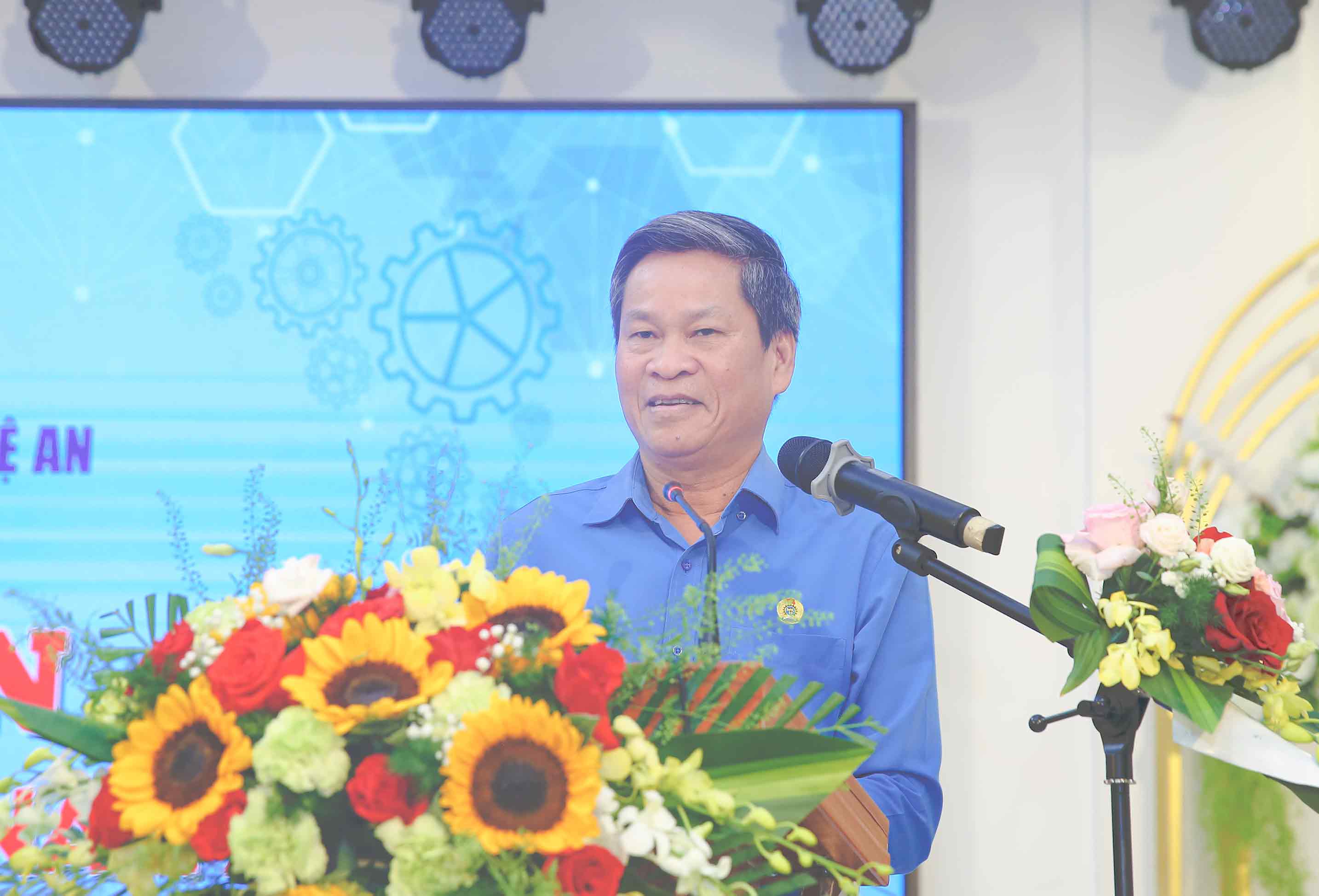 Ông Huỳnh Thanh Xuân - Phó Chủ tịch Tổng Liên đoàn Lao động Việt Nam phát biểu tại diễn đàn. Ảnh: Quang Đại