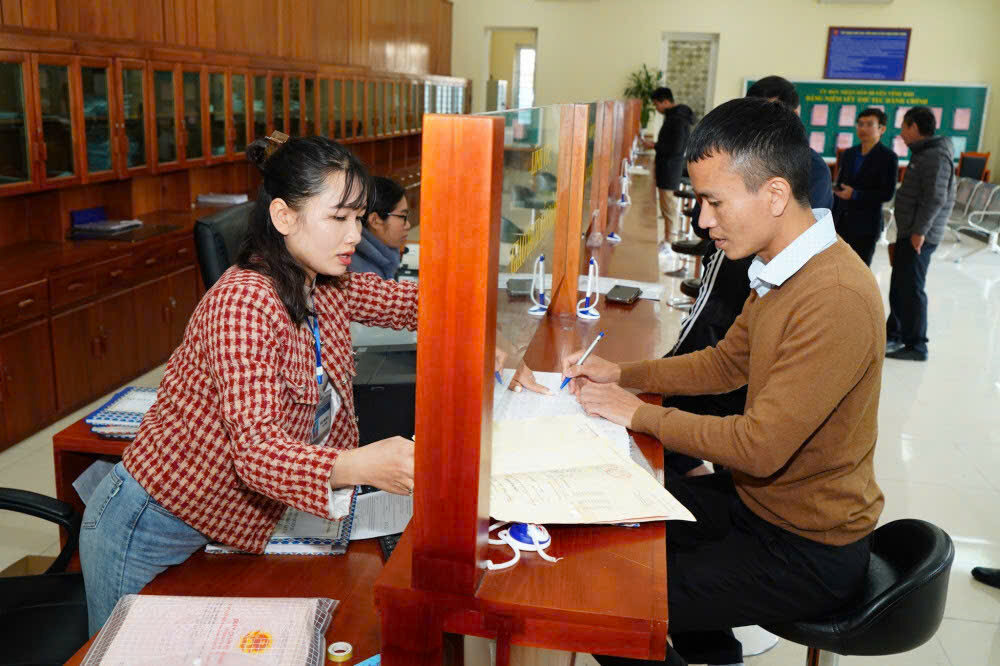 The Department receives and returns administrative procedure results of Vinh Bao district. Photo: Hai Phong Portal