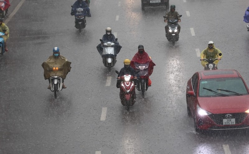 Hanoi is forecast to have scattered showers and thunderstorms on May 25. Photo: Viet Anh