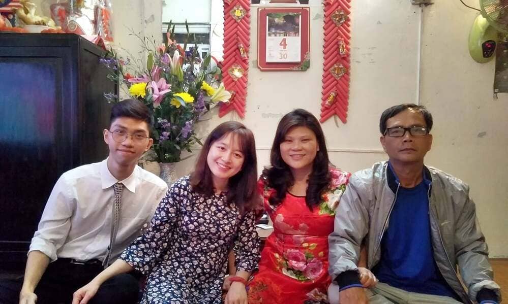 Respecting, listening and sharing will help resolve conflicts between two generations in the family. Photo: Phuong Linh