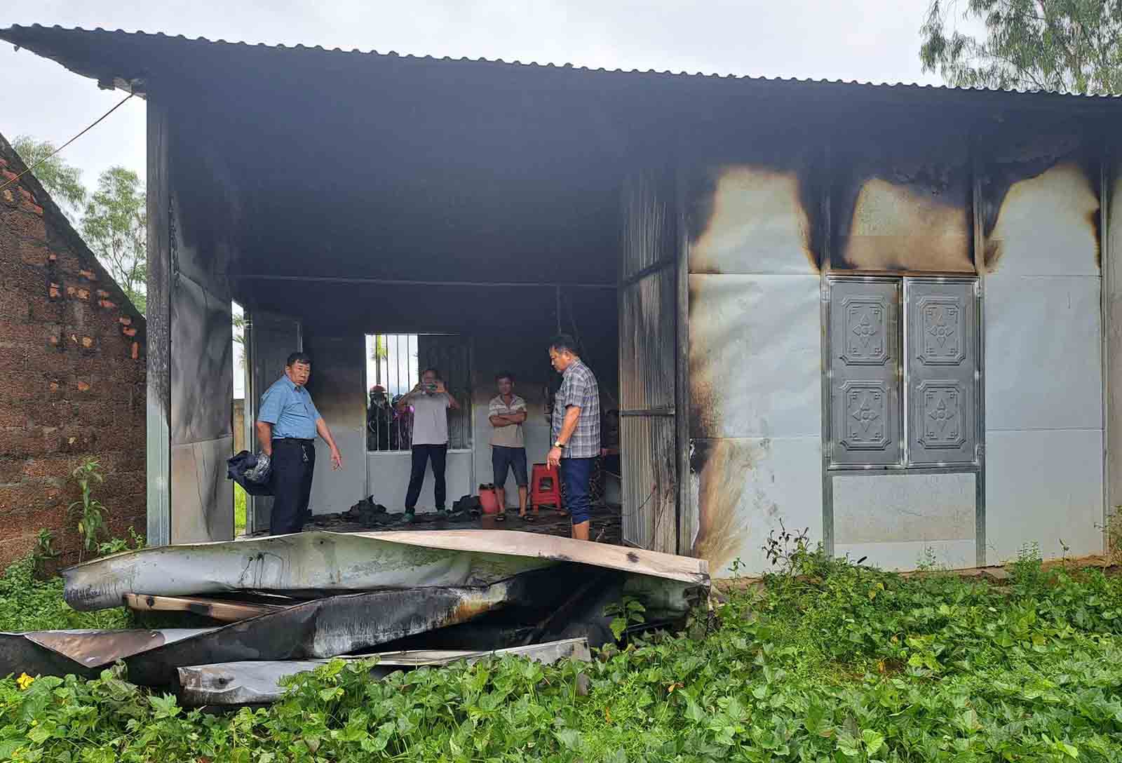 Ms. Dung's family's house was burned down by lightning. Photo: Hanh Tuan.