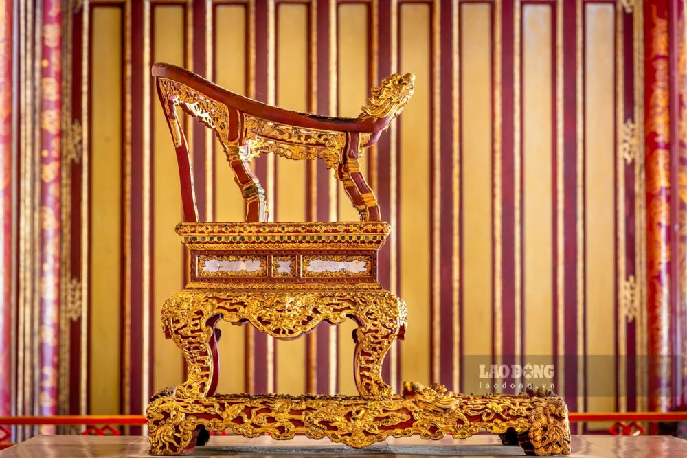  Ngai cao 101cm, rong 72cm, dai 87 cm. Phan de dai 118cm, rong 90cm, cao 20cm.  