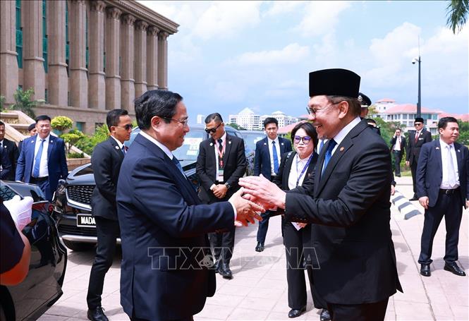 Thu tuong Malaysia Anwar Ibrahim don Thu tuong Chinh phu Pham Minh Chinh tham chinh thuc Malaysia. Anh: TTXVN