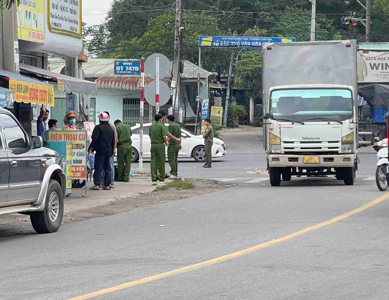 Hien truong vu tai nan khien nam thanh nien tu vong. Anh: Duong Binh