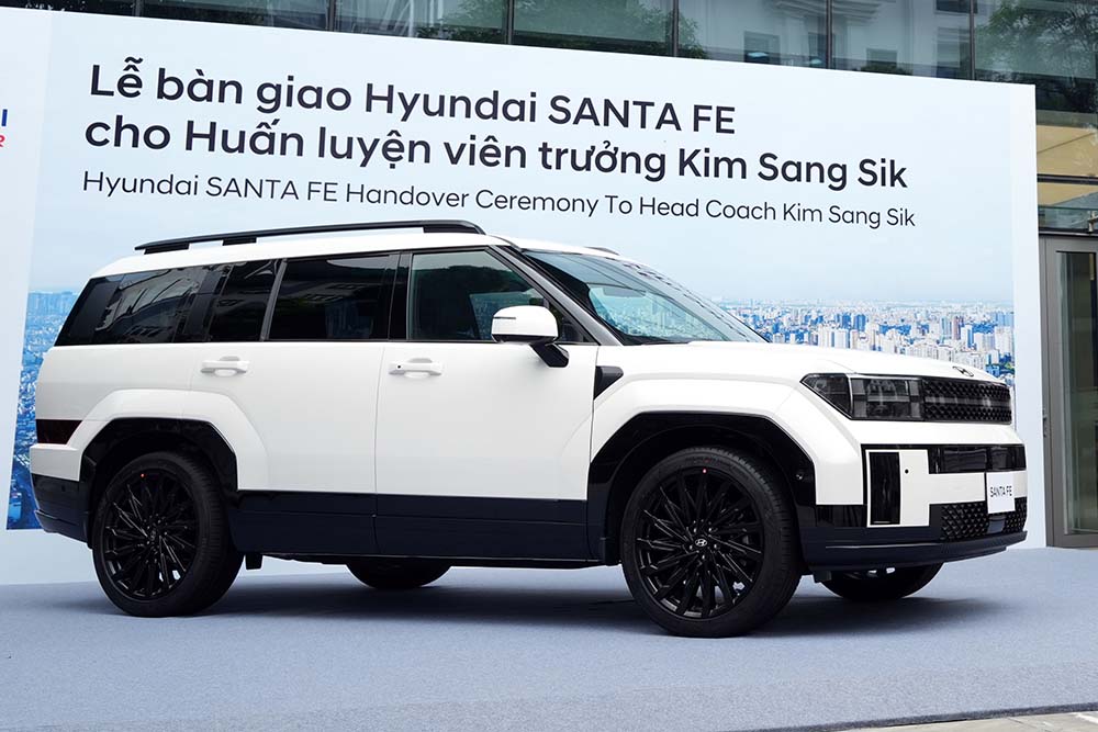 El modelo del entrenador Sang-Sik se otorga como Hyundai Santa Fe Calligraphy 2.5 Turbo. Foto: Hyundai TC