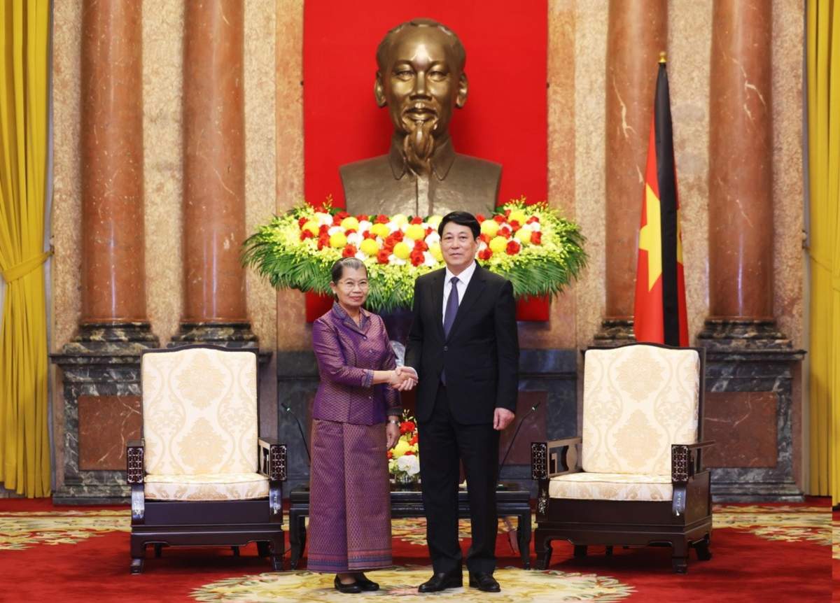 Politburo member and President Luong Cuong received Ms. Men Sam On, Vice President of the Cambodian People's Party, to pay a visit and attend the funeral of former President Tran Duc Luong. Photo: VNA