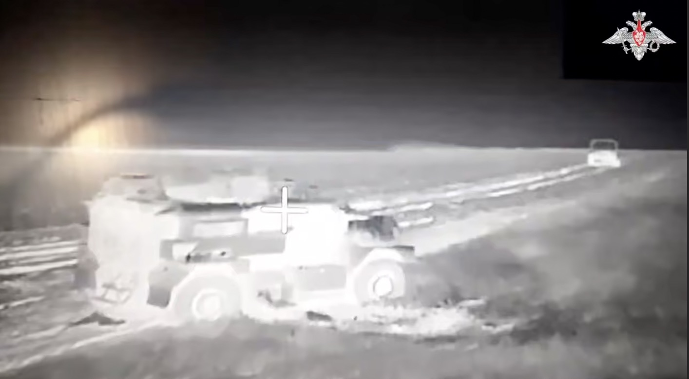 El UAV ruso ataco los vehiculos blindados de Ucrania. Foto: Corte del video del Ministerio de Defensa