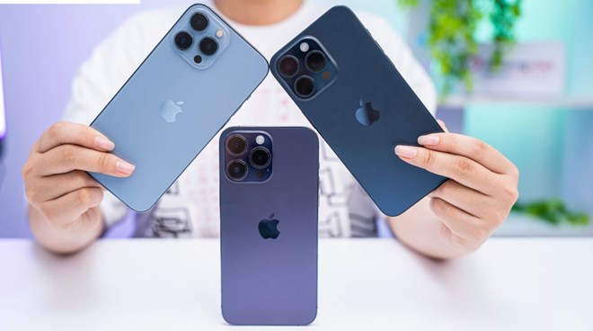 Theo các chuyên gia, Apple thà chịu mức thuế cao còn hơn chuyển việc sản xuất iPhone về Mỹ. Ảnh: Loan Trần