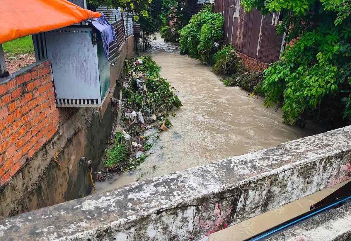 Se sospecha que el area es donde el agua fue barrida por el agua. Foto: Suministro de personas