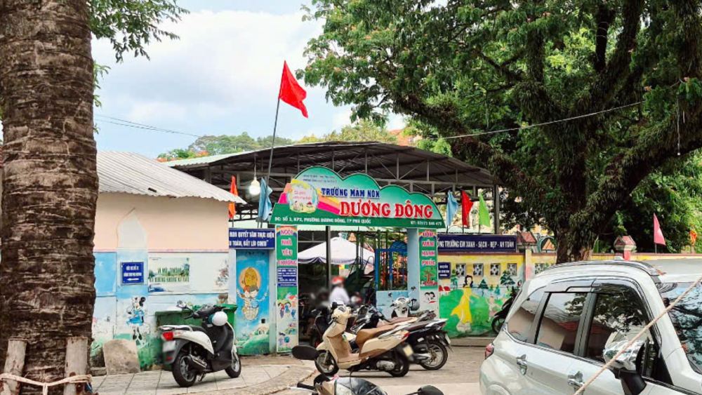 El caso de los maestros que vencieron al vice director de Duong Dong Kindergarten, Phu Quoc City, esta esperando la verificacion y el manejo. Foto: Nam Phuong