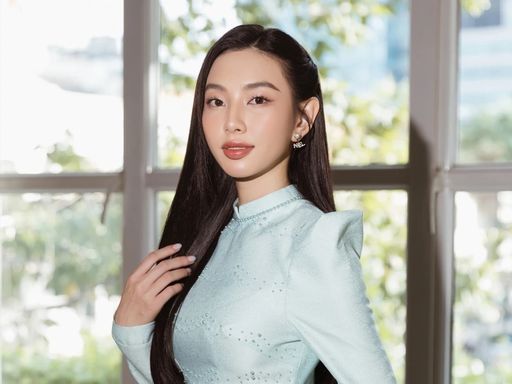 Thuy Tien bi Que Anh huy theo doi. Anh: Sen Vang