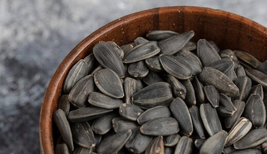 Who should eat sunflower seeds regularly? Photo: Thuy Duong