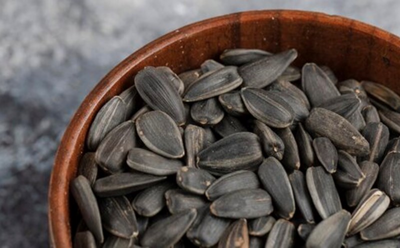 Who should eat sunflower seeds regularly? Photo: Thuy Duong