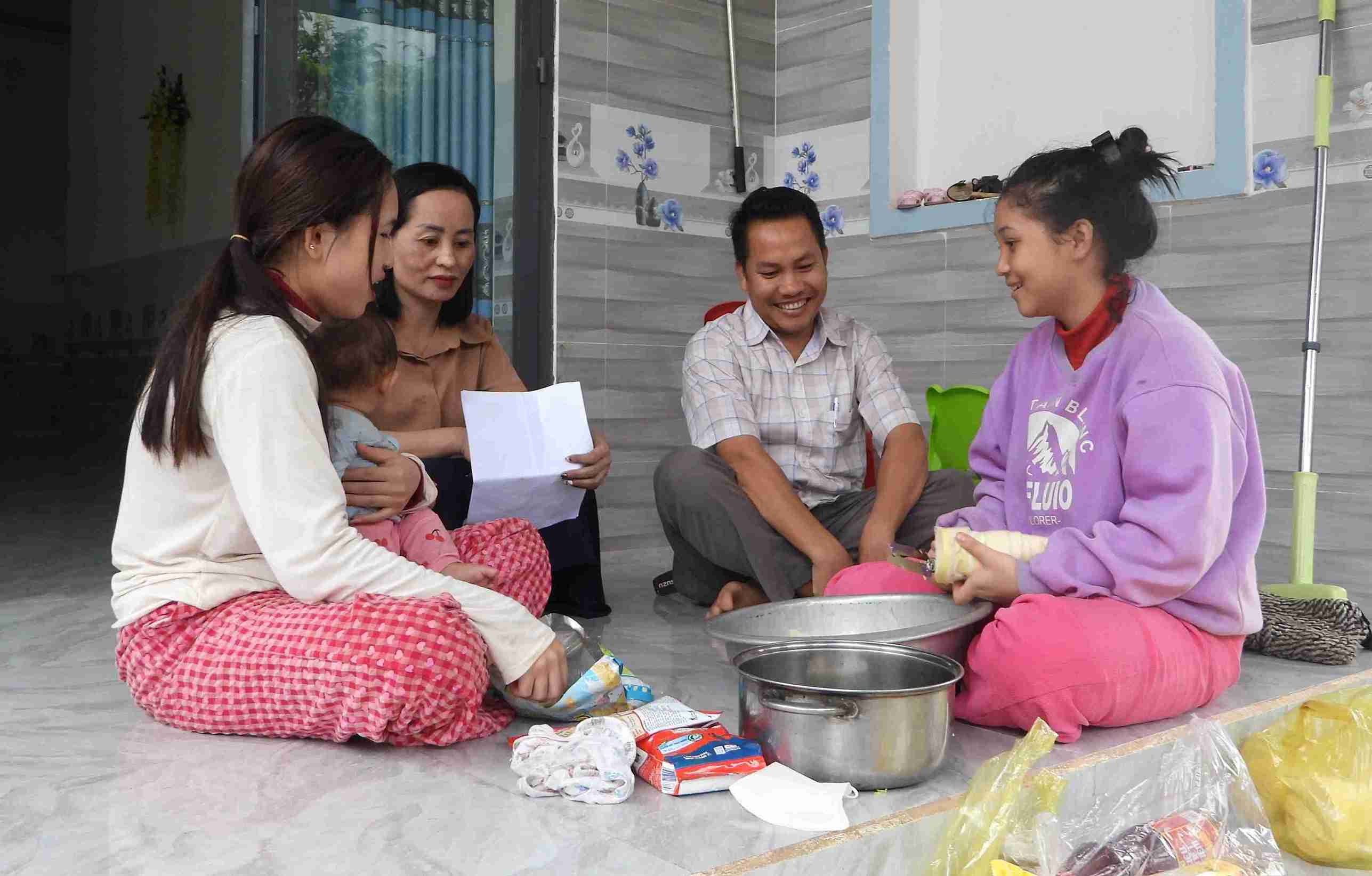 Nhieu ho gia dinh vung dong bao dan toc thieu so o huyen da co cuoc song tot hon. Anh: Bao Lam