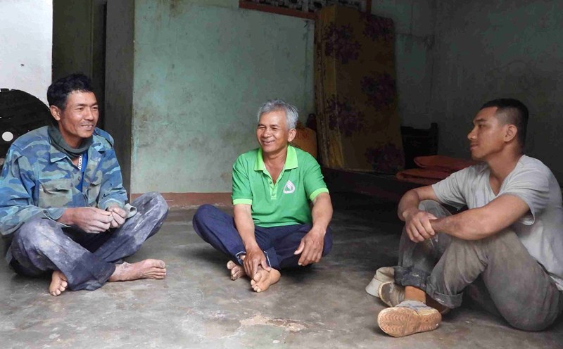 Young people in M'Drak district (Dak Lak province) are disseminated and propagated by prestigious people in the area, away from social evils. Photo: Phan Tuan