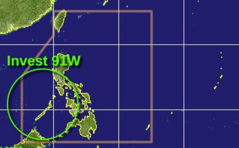 Low pressure 91W near Truong Sa archipelago. Photo: Institute for Meteorological Satellite Research Cooperation, University of Wisconsin-Madison, USA