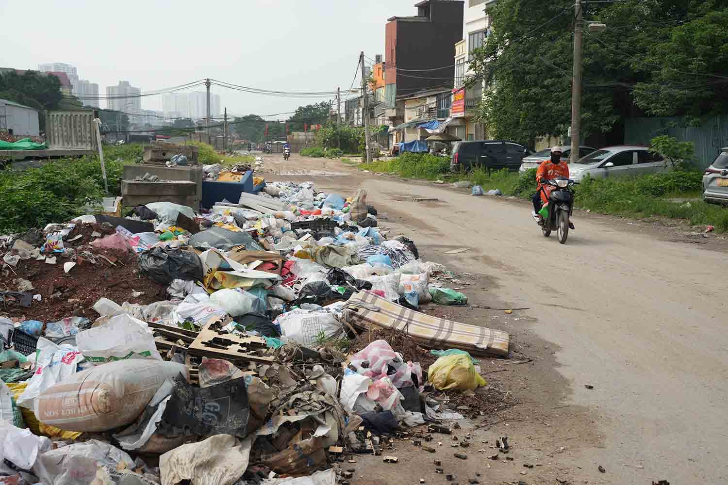 Mot so vi tri tren tuyen ngap rac thai. Anh: Huu Chanh