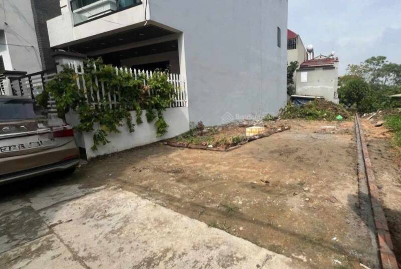 El segmento de terrenos que separan la tierra de Ring Road 4 (Hanoi) esta interesado por muchos inversores. Foto: Thu Giang