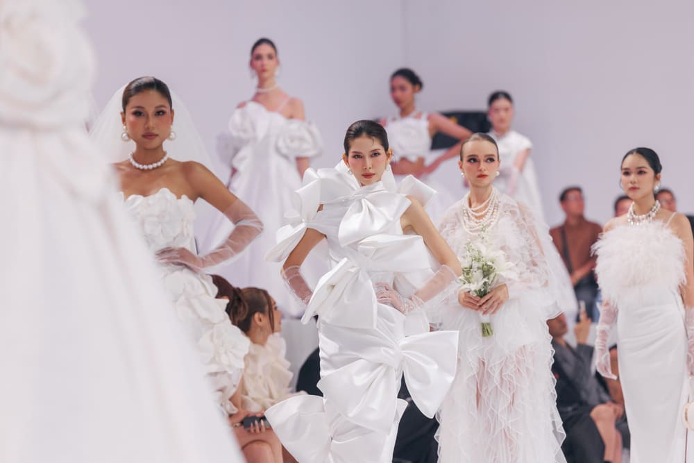 The wedding dress collection was first introduced by designer Do Manh Cuong. Photo: Kieng Can