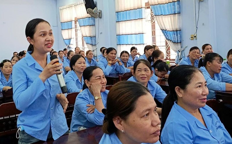 Union members attending the meeting. Photo: H. Tra.
