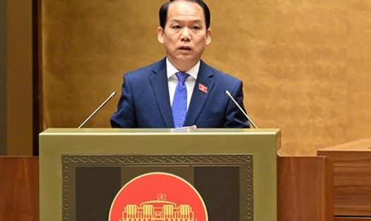 Chủ nhiệm UBPLTP Hoàng Thanh Tùng trình bày báo cáo thẩm tra. Ảnh: Quochoi