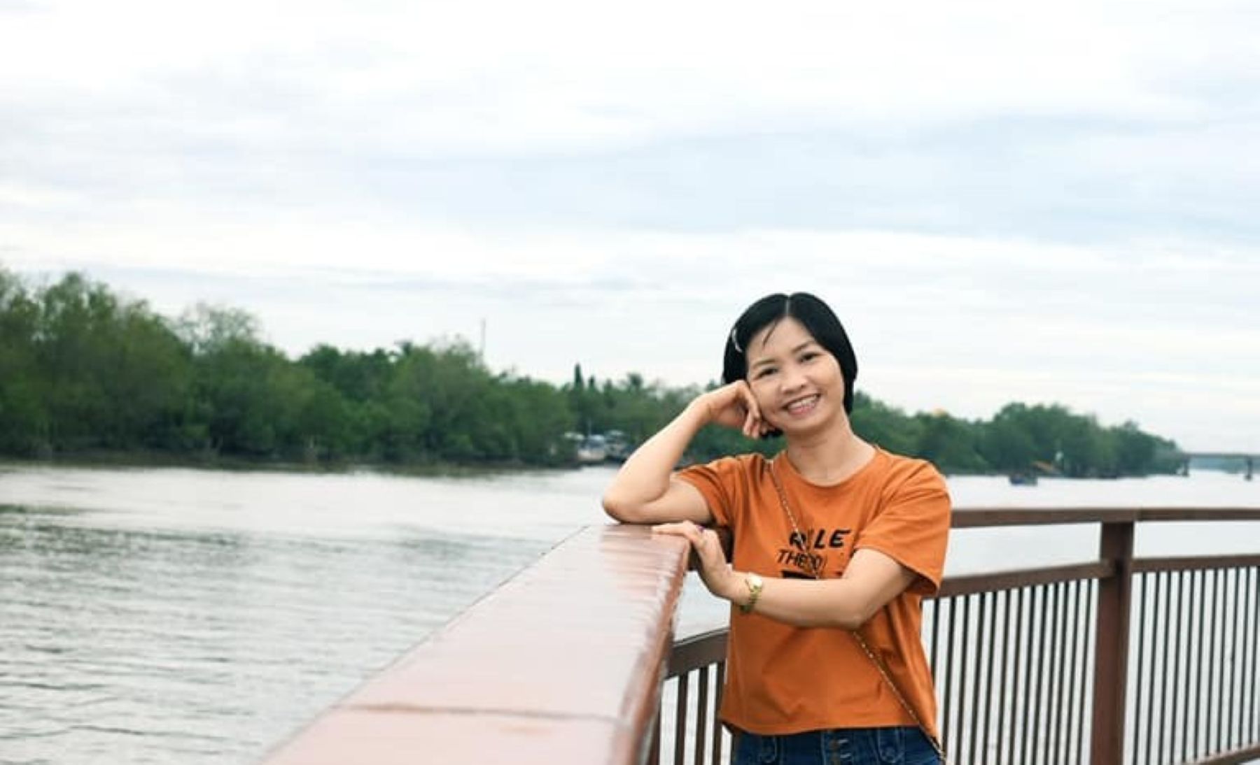 Instead of trying to push themselves up to affirm, women have their own strengths. Photo: Tran Lam