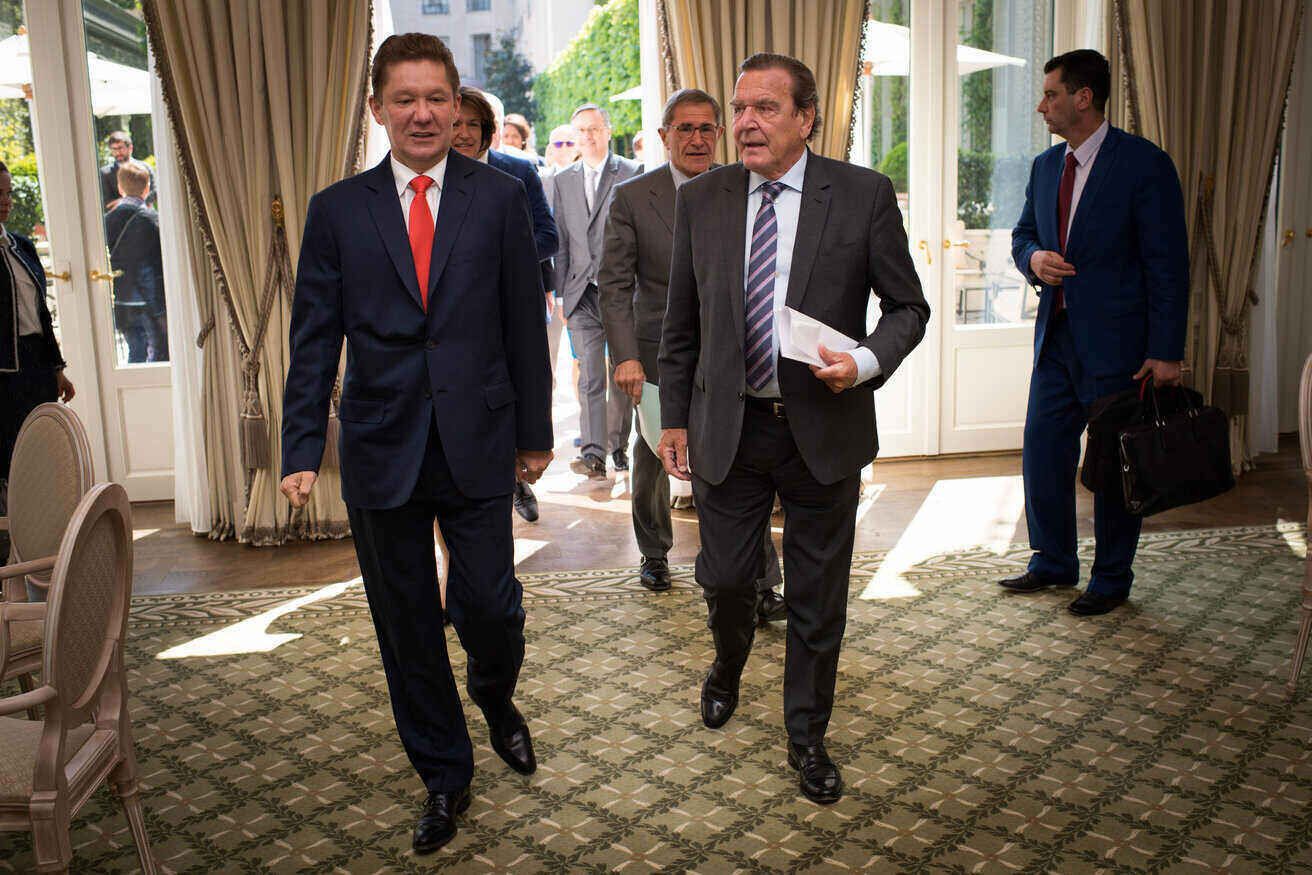 CEO Gazprom Alexei Miller y el Sr. Gerhard Schroeder (derecha). Foto: Gazprom