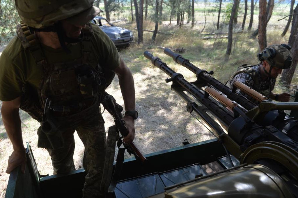 Los soldados ucranianos estan estableciendo sistemas de defensa aerea. Foto: Xinhua