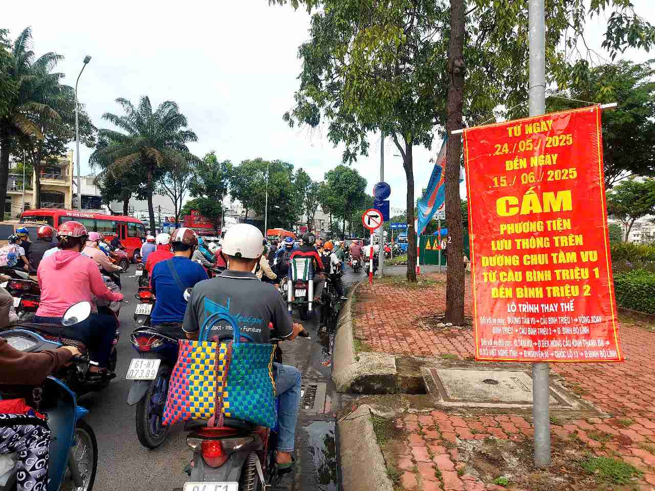 Duong chui Tam Vu cam xe tu ngay 24.5 den ngay 15.6.  Anh: Minh Quan