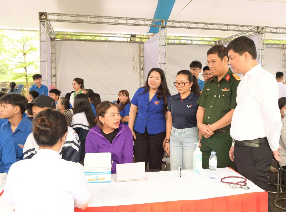 Ngay hoi “Thanh nien cong nhan – lam toa nang luong tich cuc” nam 2025 tai Nghe An thu hut hon 1.000 thanh nien cong nhan tham gia. Anh: Lam Hai