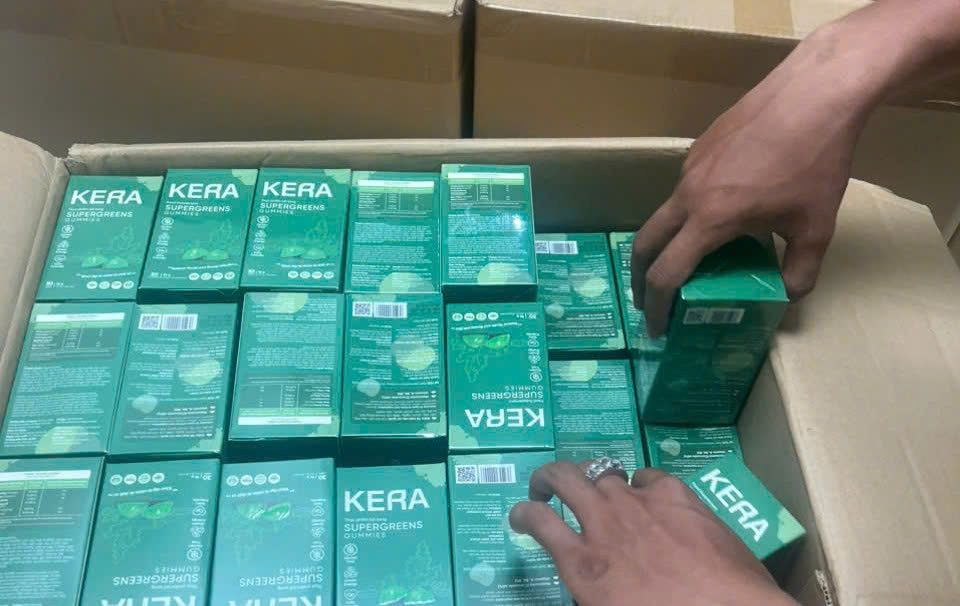 Hon 135.000 hop keo Kera duoc ban ra thi truong, dem lai so tien gan 18 ti dong, rieng Thuy Tien duoc tra tien hoa hong gan 7 ti dong. Anh: Cong an cung cap