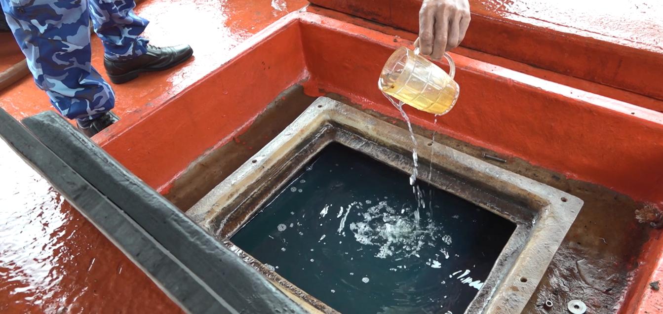 Exhibiciones de aceite debido a no facturas.