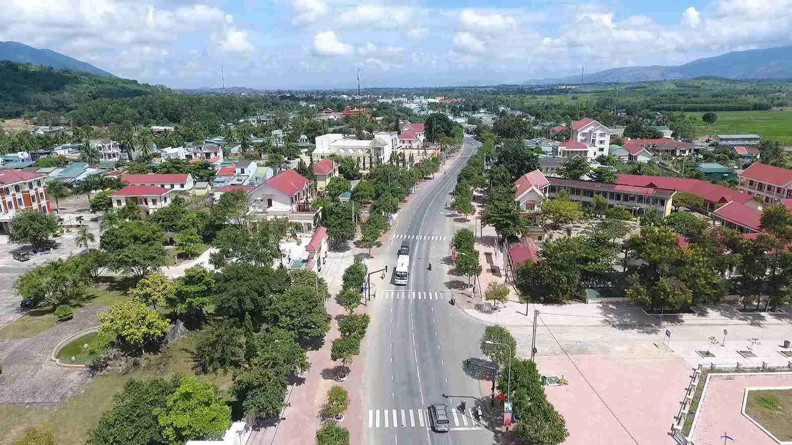 In recent years, M'Drak district authorities at all levels have paid attention to upgrading infrastructure, connecting to ethnic minority villages and hamlets. Photo: Phan Tuan