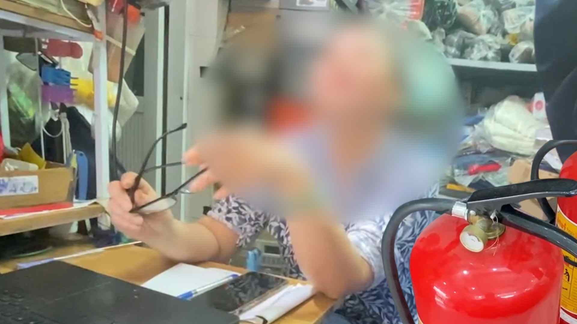 Fire Fire and Fighting Equipment sin sellos en exhibicion es desenfrenado para ocultar el nuevo decreto