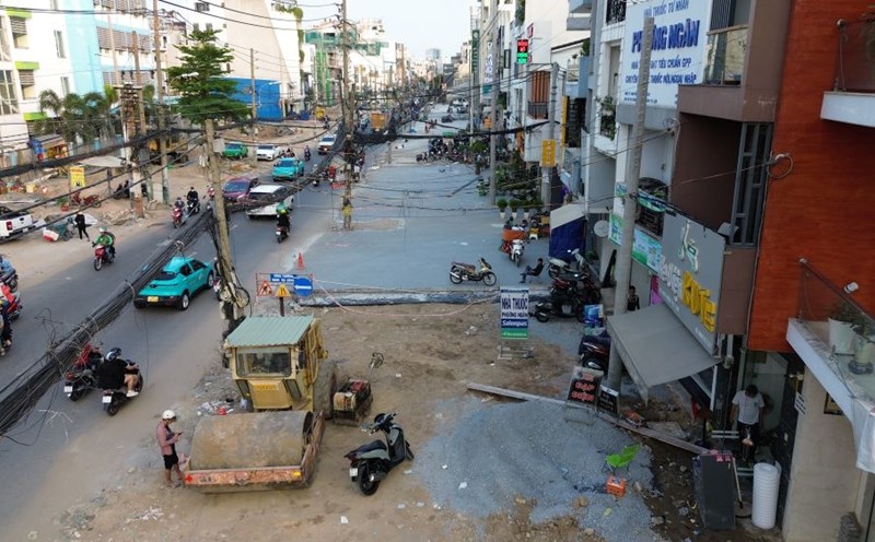 Clearing the land of Cach Mang Thang Tam Street for Metro Line 2. Photo: Anh Tu