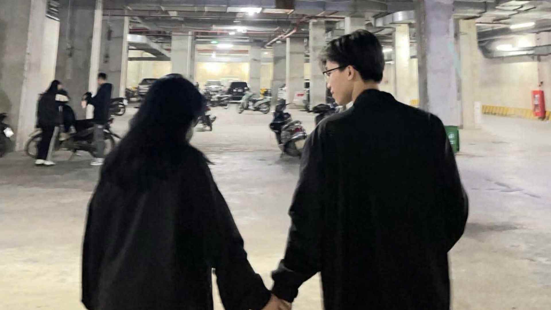 Long-term love without passionate emotions is a challenge that many couples face. When feelings cool down, the way to preserve and understand each other determines the future of the relationship. Photo: Huyen Trang