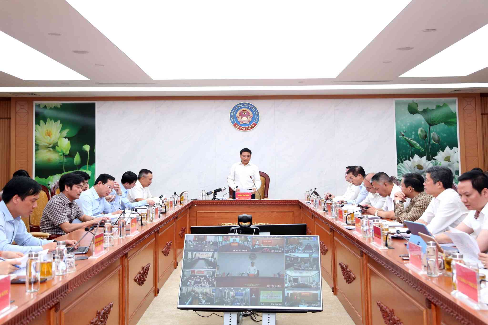 The conference collects opinions on draft documents on decentralization and delegation of authority, including many proposals related to receiving tasks from the district level. Photo: Ministry of Finance